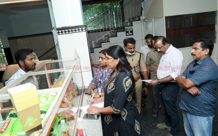 കട്ടപ്പനയിലെ തിയേറ്ററുകളിൽ മിന്നൽ പരിശോധനഭക്ഷണത്തിന് അമിതവില കേസെടുത്തു