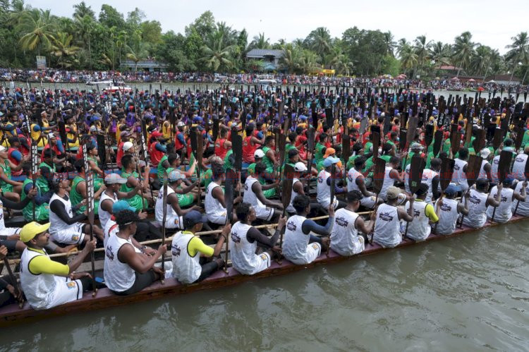 ചാമ്പ്യൻസ് ബോട്ട് ലീഗിന് തുടക്കം ജലമേളകൾ വിപുലീകരിക്കുമെന്ന് മന്ത്രി രമേശ് ചെന്നിത്തല