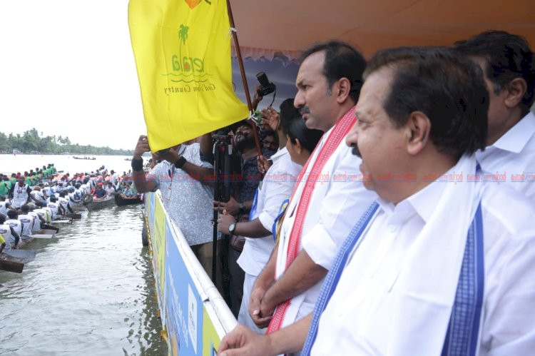 ചാമ്പ്യൻസ് ബോട്ട് ലീഗിന് തുടക്കം ജലമേളകൾ വിപുലീകരിക്കുമെന്ന് മന്ത്രി രമേശ് ചെന്നിത്തല