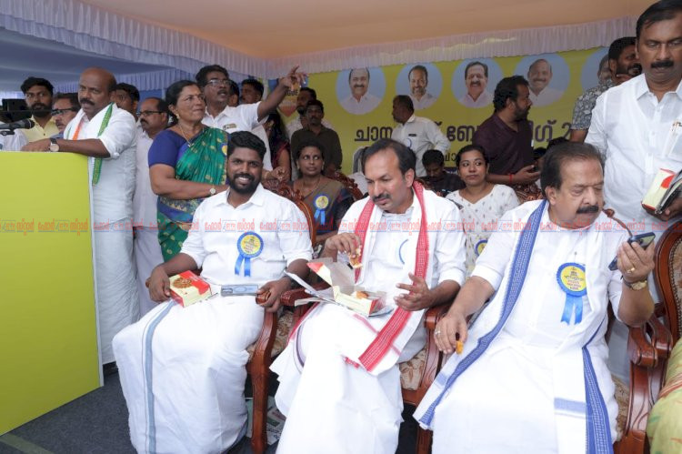 ചാമ്പ്യൻസ് ബോട്ട് ലീഗിന് തുടക്കം ജലമേളകൾ വിപുലീകരിക്കുമെന്ന് മന്ത്രി രമേശ് ചെന്നിത്തല