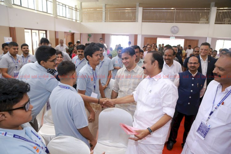 ഭിന്നശേഷിക്കാർക്കായി പ്രത്യേക പദ്ധതികൾ നടപ്പാക്കും മുഖ്യമന്ത്രി വി.ഡി. സതീശൻ