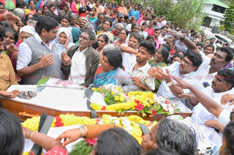 ​കൊട്ടക്കാമ്പൂർ ദുരന്തം ഷെഡ് തകർന്ന് മരിച്ച ബാലകൃഷ്ണന്റെയും ചിന്നുവിന്റെയും സംസ്കാരം നടന്നു