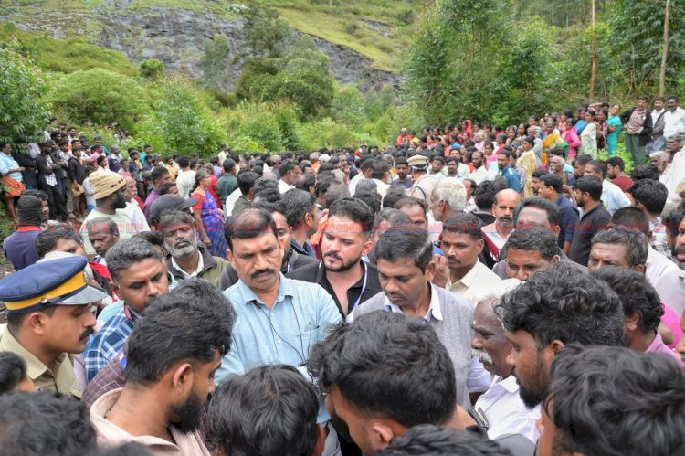 ​കൊട്ടക്കാമ്പൂർ ദുരന്തം ഷെഡ് തകർന്ന് മരിച്ച ബാലകൃഷ്ണന്റെയും ചിന്നുവിന്റെയും സംസ്കാരം നടന്നു