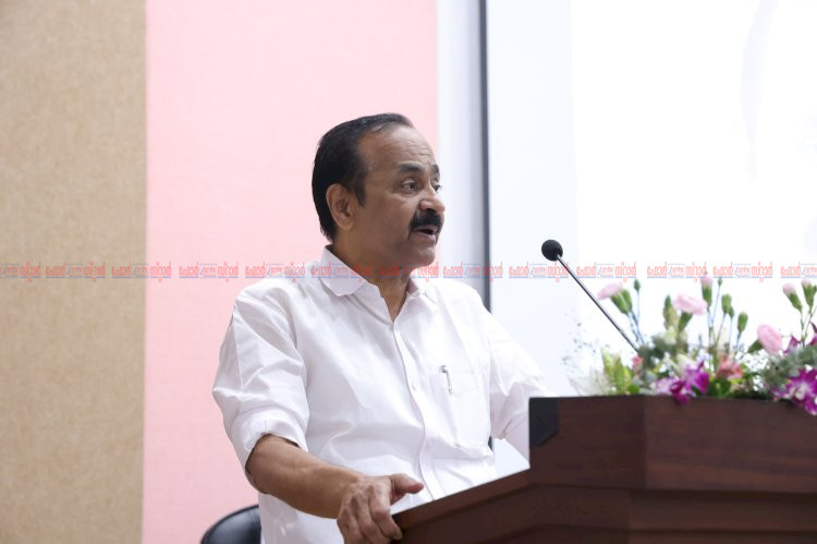 ജനകീയ പങ്കാളിത്തവും മൂലധന നിക്ഷേപവും വഴി കേരളത്തെ പുതിയ വികസന യുഗത്തിലേക്ക് നയിക്കും മുഖ്യമന്ത്രി വി. ഡി. സതീശൻ