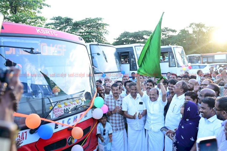 പുതിയ എട്ട് കെ.എസ്.ആർ.ടി.സി സർവീസുകൾ മന്ത്രി പി.കെ. കുഞ്ഞാലിക്കുട്ടി ഫ്ലാഗ് ഓഫ് ചെയ്തു