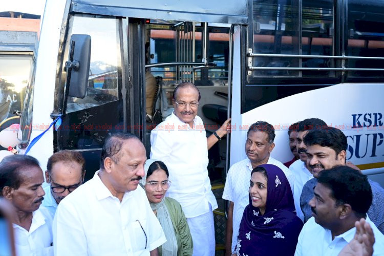 പുതിയ എട്ട് കെ.എസ്.ആർ.ടി.സി സർവീസുകൾ മന്ത്രി പി.കെ. കുഞ്ഞാലിക്കുട്ടി ഫ്ലാഗ് ഓഫ് ചെയ്തു