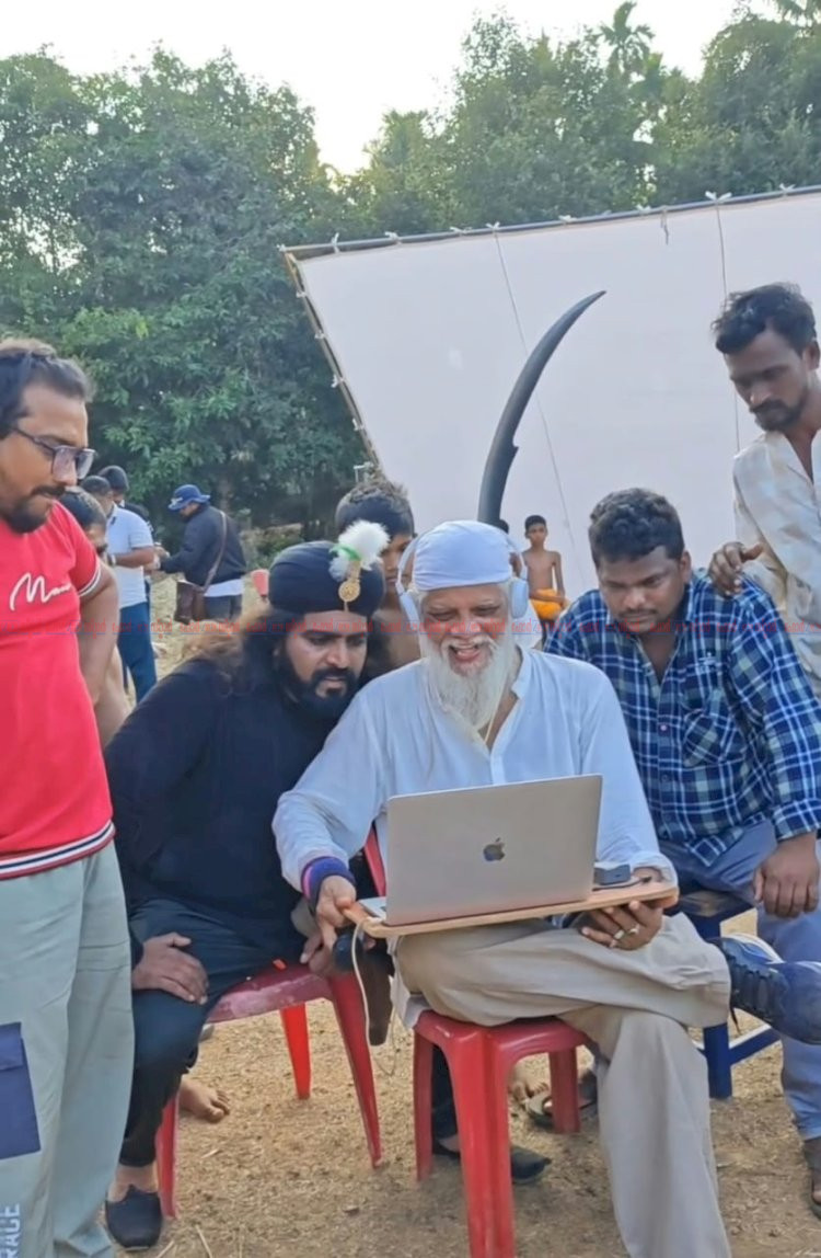 സംഗീത ബാർ ആൻഡ് റസ്റ്റോറന്റ് മാസ് ആക്ഷനുമായി മേഘ്‌ന രാജും കോമൾ കുമാറും