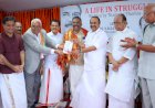 തമ്പാൻ തോമസിന്റെ ആത്മകഥ എ ലൈഫ് ഇൻ സ്ട്രഗിൾ മുഖ്യമന്ത്രി വി. ഡി. സതീശൻ പ്രകാശനം ചെയ്തു