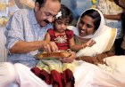 വിജയദശമി ദിനത്തിൽ കുരുന്നുകൾക്ക് ആദ്യാക്ഷരം പകർന്ന് മുഖ്യമന്ത്രി വി.ഡി. സതീശൻ