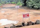 തങ്കളം കോഴിപ്പിള്ളി ബൈപാസ് തർക്കം രൂക്ഷം സ്ഥലം വിട്ടുനൽകില്ലെന്ന് ദമ്പതികൾ, റോഡ് അടച്ചുപൂട്ടി