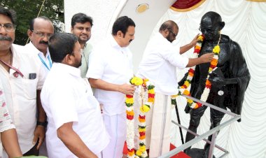 കാൻവാസിൽ ഗാന്ധിസ്മരണയൊരുക്കി ഭിന്നശേഷി കുട്ടികൾ ഗാന്ധി പാർക്കിൽ പ്രൗഢഗംഭീരമായ ദിനാചരണം