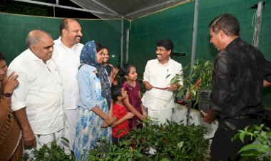 ​അഞ്ച് സെന്റിൽ കാർഷിക വിപ്ലവം മാതൃകാ കുട്ടി കർഷകരെ വീട്ടിലെത്തി അഭിനന്ദിച്ച് കൃഷിമന്ത്രി ടി. സിദ്ദിഖ്
