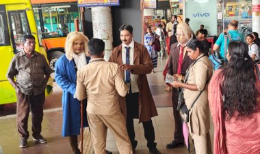 ഐൻസ്റ്റീനും ന്യൂട്ടനും നഗരത്തിലിറങ്ങി ലിറ്റ്‌മസ് 26 പ്രചാരണവുമായി എസ്സെൻസ് ഗ്ലോബൽ