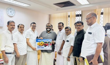 പ്രിയദർശിനി ബസിനുള്ള ഫണ്ട്‌ കൈമാറി പാറക്കൽ അബ്ദുല്ല എം. എൽ. എ.