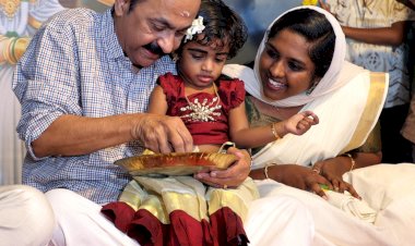 വിജയദശമി ദിനത്തിൽ കുരുന്നുകൾക്ക് ആദ്യാക്ഷരം പകർന്ന് മുഖ്യമന്ത്രി വി.ഡി. സതീശൻ
