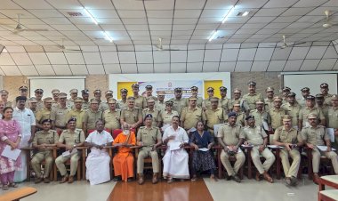 വഴിയരികിൽ കിട്ടിയ പണം പോലീസ് സ്റ്റേഷനിലെത്തിച്ച കുരുന്നുകൾ മുതൽ സ്ക്രാപ്പ് വ്യാപാരി വരെ മാതൃകയായവർക്ക് പോലീസിന്റെ ആദരം