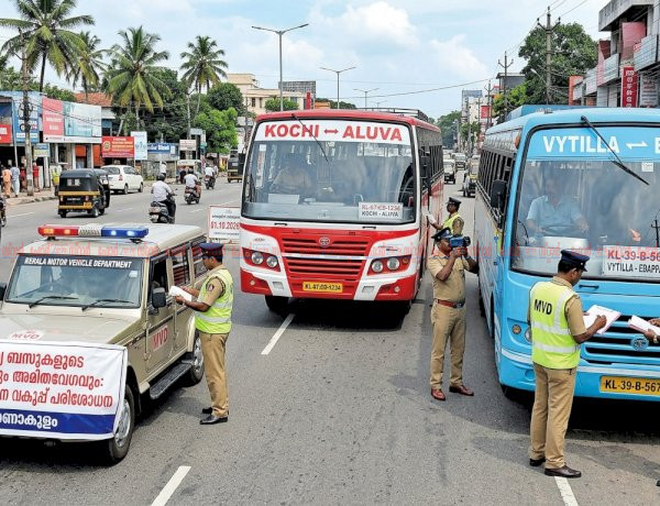 മത്സരയോട്ടം തടയാൻ റോഡിലിറങ്ങി എംവിഡി സ്ക്വാഡ് 80 കേസുകൾ, ലക്ഷത്തിലധികം രൂപ പിഴ