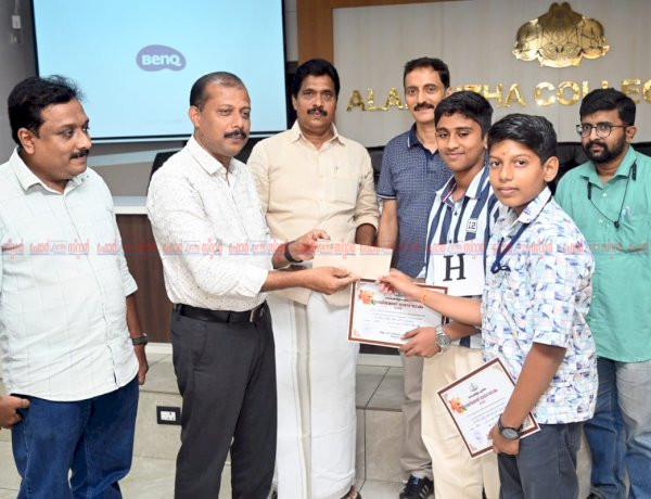 ​ഗാന്ധി ക്വിസ് മത്സരം ചേർത്തല ഹോളി ഫാമിലി എച്ച്.എസ്.എസ് ഒന്നാം സ്ഥാനം