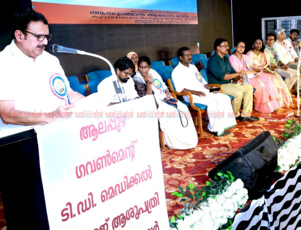 മരുന്നു ക്ഷാമം ഉണ്ടാകാതിരിക്കാൻ റെഡി പർച്ചേസ് നടത്താം മന്ത്രി കെ മുരളീധരൻ