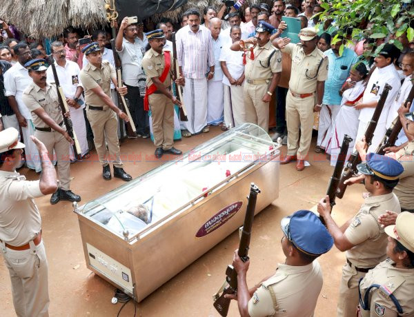 പത്മശ്രീ ചെറുവയല്‍ രാമന് വിട നൽകി നാട് ഔദ്യോഗിക ബഹുമതികളോടെ സംസ്കാരം നടന്നു
