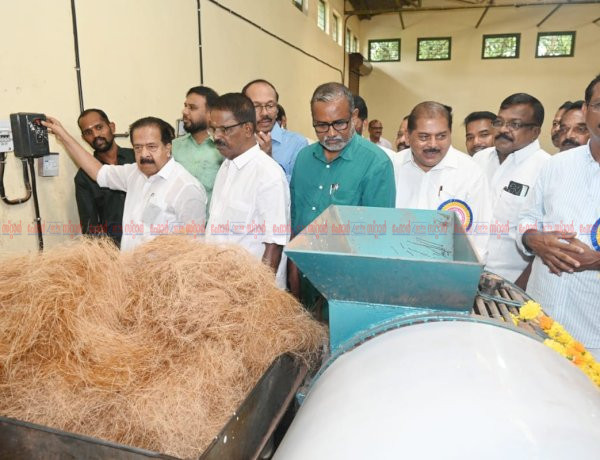 ആലപ്പുഴയിൽ പുതിയ കയർപിരി യൂണിറ്റ് 433 കയർ സംഘങ്ങൾക്ക് 4.6 കോടി നൽകുമെന്ന് മന്ത്രി രമേശ് ചെന്നിത്തല