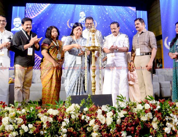 സ്വന്തം വേരുകൾ മറക്കാതെ മുന്നേറണം എം.എൽ.എ എക്‌സലൻസ് അവാർഡ് വിതരണം ചെയ്ത് ദീപാ ദാസ്മുൻഷി