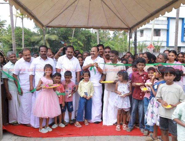 പറവൂർ ചിറ്റാറ്റുകരയിൽ മുഖ്യമന്ത്രി വി. ഡി. സതീശൻ വിവിധ റോഡുകൾ ഉദ്ഘാടനം ചെയ്തു