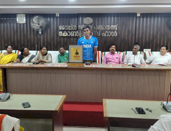 ഏഷ്യൻ ഗെയിംസ് വെള്ളിമെഡൽ ജേതാവ് പ്രിൻസ് നോബിളിന് വൈപ്പിൻ ബ്ലോക്ക് പഞ്ചായത്തിന്റെ ആദരം