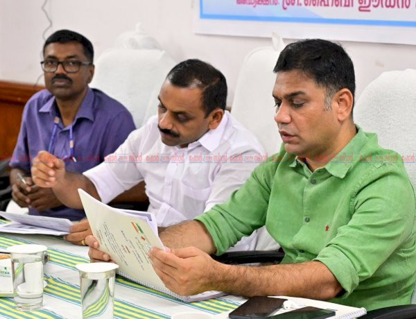 കേന്ദ്രാവിഷ്‌കൃത പദ്ധതികൾ സമയബന്ധിതമായി പൂർത്തിയാക്കണം ഹൈബി ഈഡൻ എം.പി