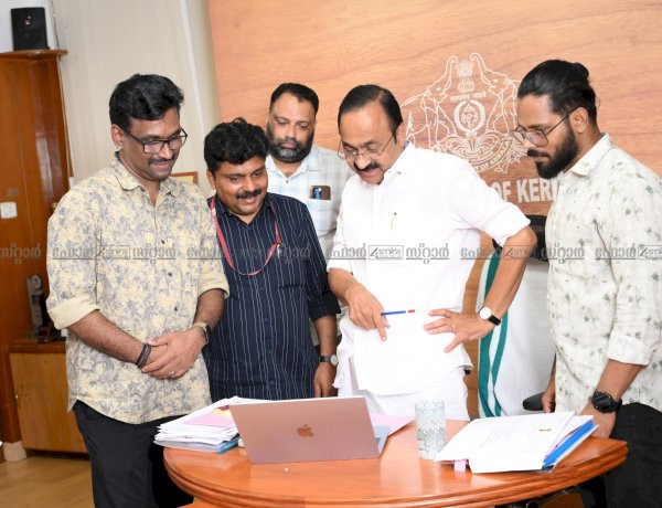 സൗജന്യ യാത്രാ പദ്ധതി പ്രിയദർശിനി ഹ്രസ്വചിത്രം മുഖ്യമന്ത്രി വി.ഡി. സതീശൻ പ്രകാശനം ചെയ്തു