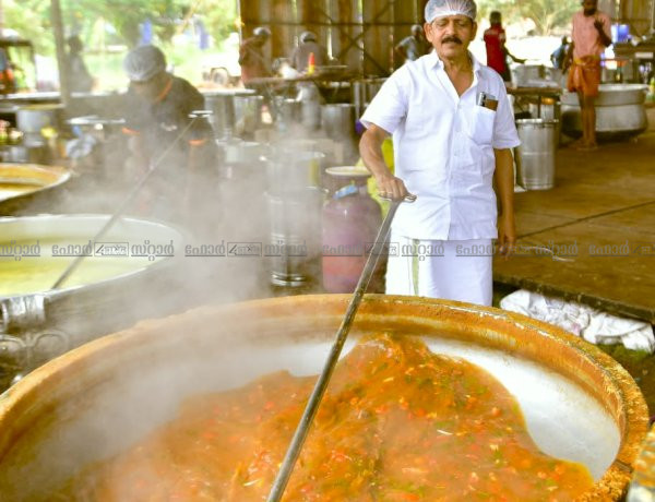 സംസ്ഥാന സ്‌കൂള്‍ കായികമേള കായികതാരങ്ങള്‍ക്ക് ഊര്‍ജ്ജമായി പഴയിടത്തിന്റെ ഭക്ഷണവിരുന്ന്