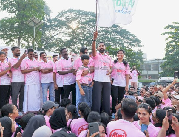 ലഹരിക്കെതിരെ ജനകീയ മുന്നേറ്റവുമായി മൂവാറ്റുപുഴ നഗരസഭ നടൻ ആസിഫ് അലി ഫ്ലാഗ് ഓഫ് ചെയ്തു