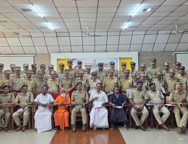 വഴിയരികിൽ കിട്ടിയ പണം പോലീസ് സ്റ്റേഷനിലെത്തിച്ച കുരുന്നുകൾ മുതൽ സ്ക്രാപ്പ് വ്യാപാരി വരെ മാതൃകയായവർക്ക് പോലീസിന്റെ ആദരം