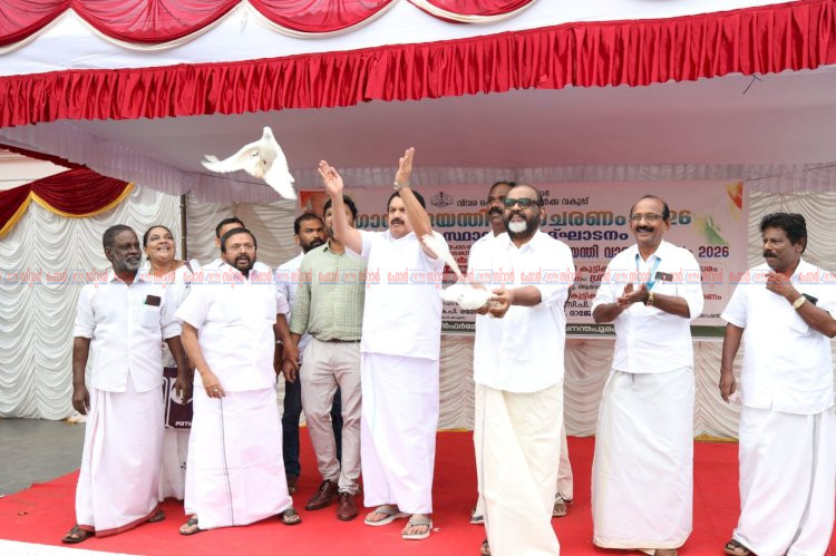കാൻവാസിൽ ഗാന്ധിസ്മരണയൊരുക്കി ഭിന്നശേഷി കുട്ടികൾ ഗാന്ധി പാർക്കിൽ പ്രൗഢഗംഭീരമായ ദിനാചരണം