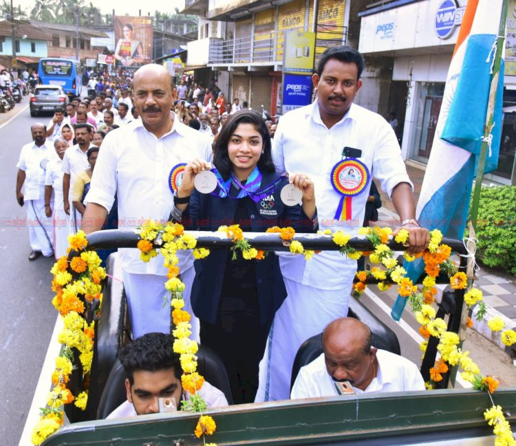 ഏഷ്യൻ ഗെയിംസ് ഇരട്ട തിളക്കത്തിൽ വിദർശ ആവേശത്തോടെ വരവേറ്റ് ജന്മനാട്