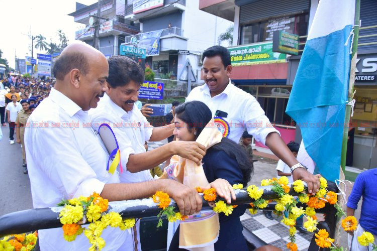 ഏഷ്യൻ ഗെയിംസ് ഇരട്ട തിളക്കത്തിൽ വിദർശ ആവേശത്തോടെ വരവേറ്റ് ജന്മനാട്