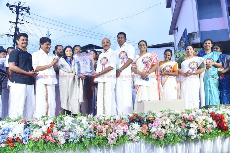ഏഷ്യൻ ഗെയിംസ് ഇരട്ട തിളക്കത്തിൽ വിദർശ ആവേശത്തോടെ വരവേറ്റ് ജന്മനാട്