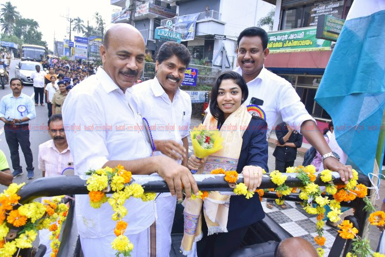 ഏഷ്യൻ ഗെയിംസ് ഇരട്ട തിളക്കത്തിൽ വിദർശ ആവേശത്തോടെ വരവേറ്റ് ജന്മനാട്