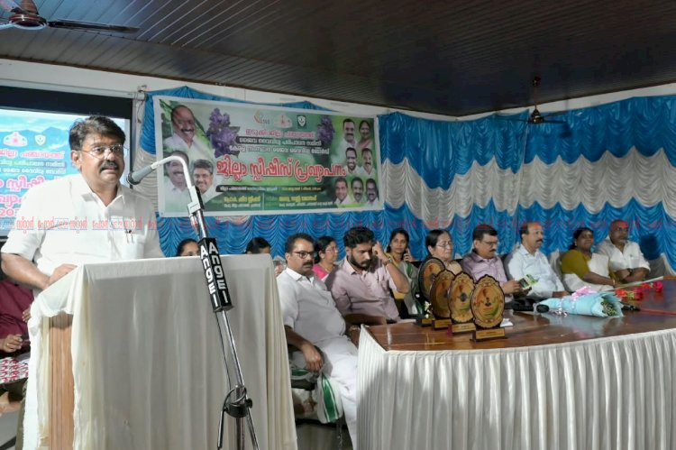നീലക്കുറിഞ്ഞിയും വരയാടും ഇനി ഇടുക്കിയുടെ ഔദ്യോഗിക സ്പീഷീസുകൾ