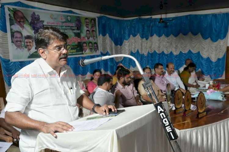 നീലക്കുറിഞ്ഞിയും വരയാടും ഇനി ഇടുക്കിയുടെ ഔദ്യോഗിക സ്പീഷീസുകൾ