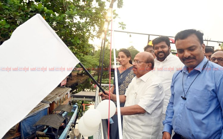 വേമ്പനാട്ട് കായലിൽ അസ്തമയം കാണാം ജലഗതാഗത വകുപ്പിന്റെ സൺസെറ്റ് ക്രൂയിസ് സർവീസ് ആലപ്പുഴയിൽ ആരംഭിച്ചു