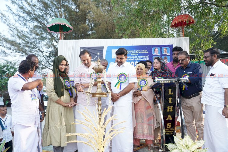 കടലിലേക്ക് 400 മീറ്റർ നടപ്പാത പടിഞ്ഞാറേക്കര സൺസെറ്റ് ബീച്ച് പാർക്ക് നാടിന് സമർപ്പിച്ചു