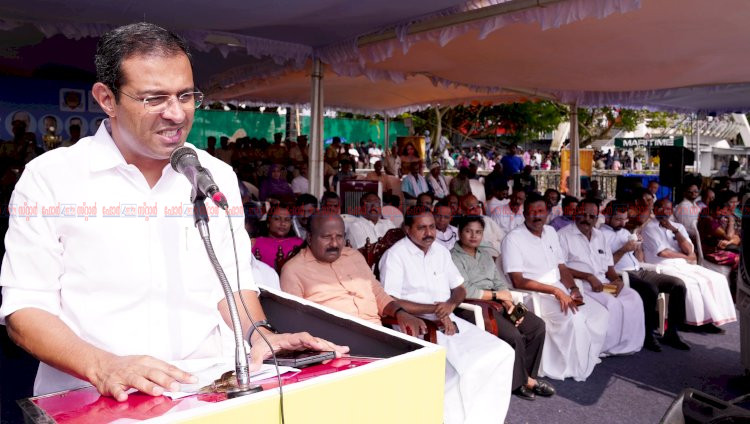 കൊച്ചിയിൽ ആവേശം വിതറി ചാമ്പ്യൻസ് ബോട്ട് ലീഗ് പള്ളാത്തുരുത്തി മേൽപ്പാടം ചുണ്ടന് കിരീടം