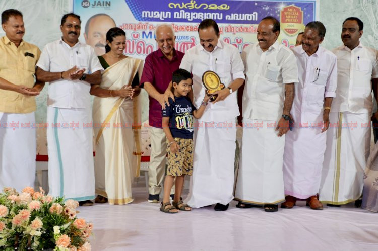 പറവൂരിന്റെ അഭിമാന താരങ്ങൾക്ക് പുരസ്കാരങ്ങൾ