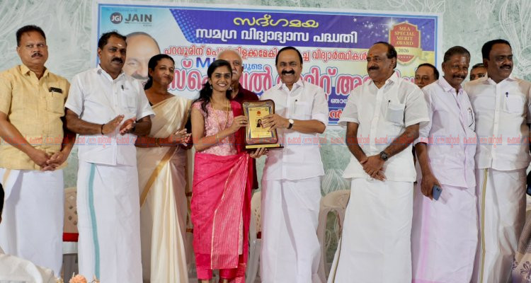 പറവൂരിന്റെ അഭിമാന താരങ്ങൾക്ക് പുരസ്കാരങ്ങൾ