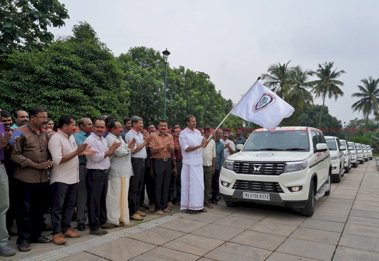 ലീഗൽ മെട്രോളജി വകുപ്പിന് 7 പുതിയ വാഹനങ്ങൾ മന്ത്രി അനൂപ് ജേക്കബ് ഫ്ലാഗ് ഓഫ് ചെയ്തു