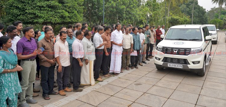 ലീഗൽ മെട്രോളജി വകുപ്പിന് 7 പുതിയ വാഹനങ്ങൾ മന്ത്രി അനൂപ് ജേക്കബ് ഫ്ലാഗ് ഓഫ് ചെയ്തു