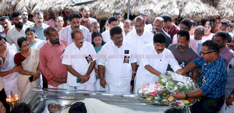 പത്മശ്രീ ചെറുവയല്‍ രാമന് വിട നൽകി നാട് ഔദ്യോഗിക ബഹുമതികളോടെ സംസ്കാരം നടന്നു