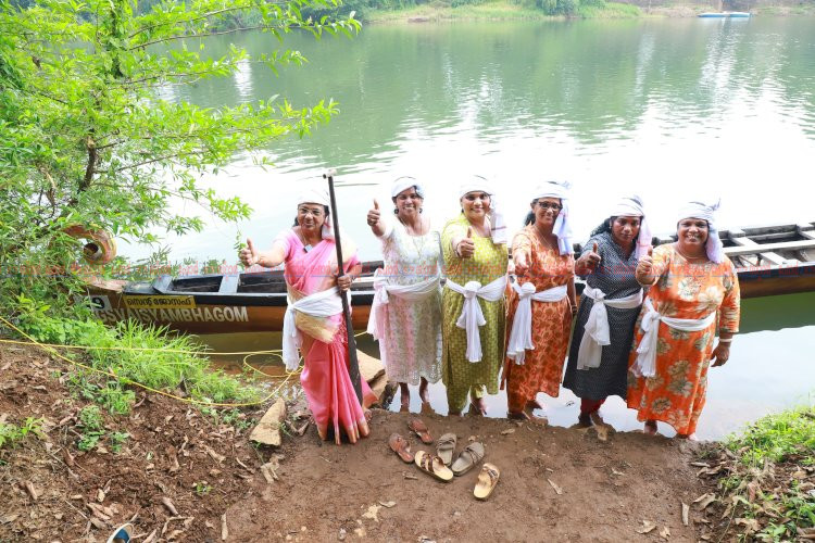 തുഴയെറിയാൻ ജാൻസിയും അനുമോളും പിറവം ജലോത്സവത്തിൽ ഇതാദ്യമായി വനിതാ ക്യാപ്റ്റന്മാർ