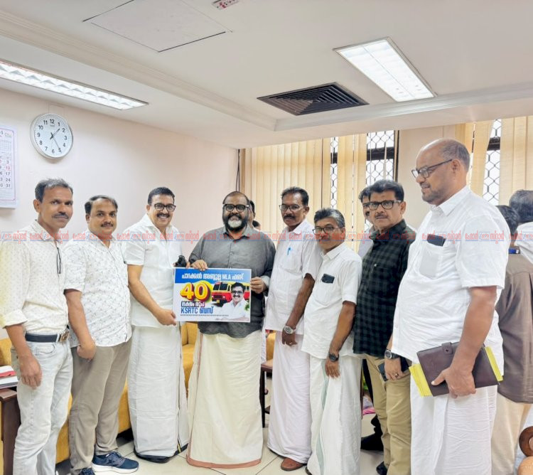 പ്രിയദർശിനി ബസിനുള്ള ഫണ്ട്‌ കൈമാറി പാറക്കൽ അബ്ദുല്ല എം. എൽ. എ.